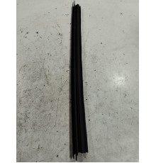 Уплотнитель стекла (задний левый)