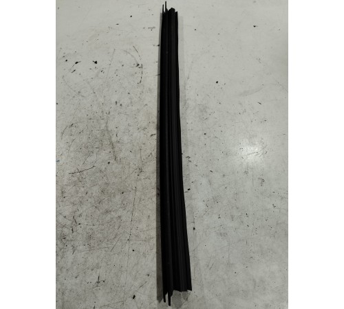 Уплотнитель стекла (задний левый)