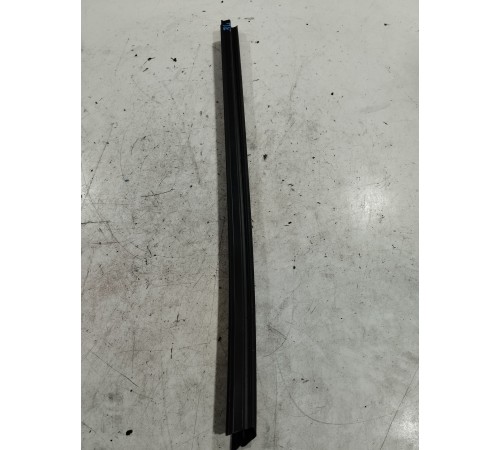 Уплотнитель стекла (задний левый)