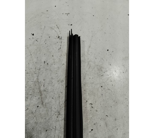 Уплотнитель стекла (задний левый)