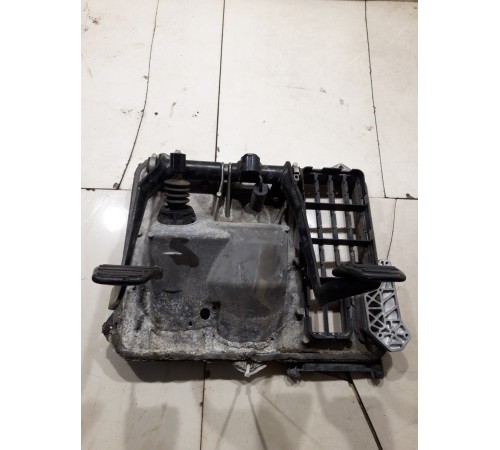 Блок педалей (узел педальный)