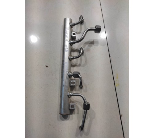 Топливная рампа (левая)