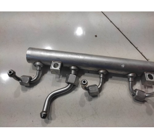 Топливная рампа (левая)