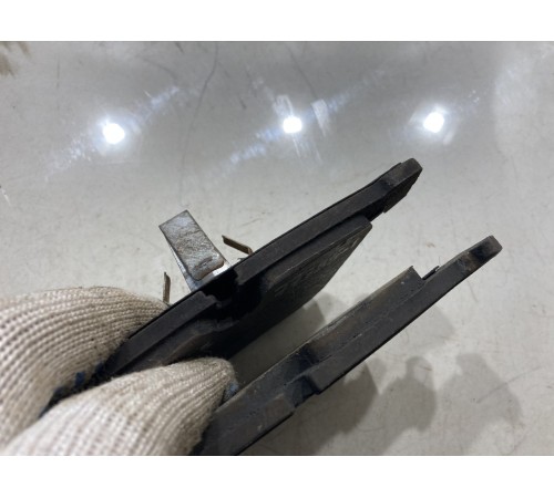 Тормозные колодки (задние, левые)