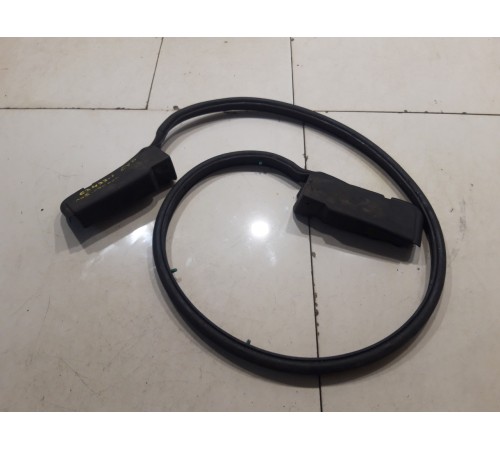 Уплотнительная резинка планки под лобовое стекло