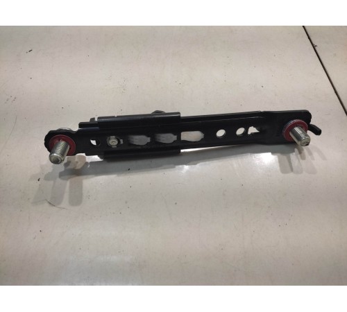 крепление регулировки ремня безопасности (переднее левое)