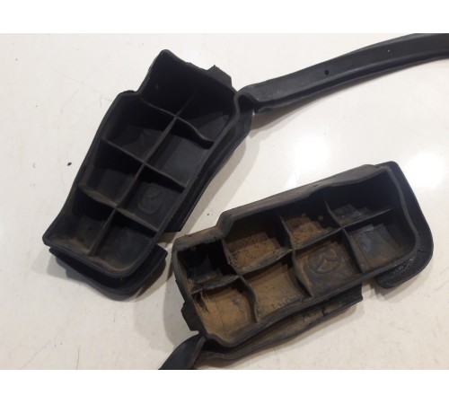 Уплотнительная резинка планки под лобовое стекло