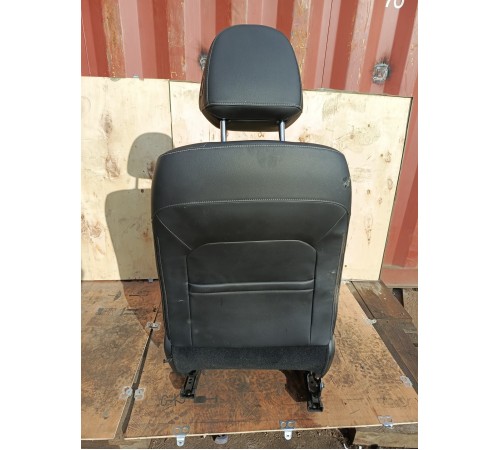 Сиденье переднее левое