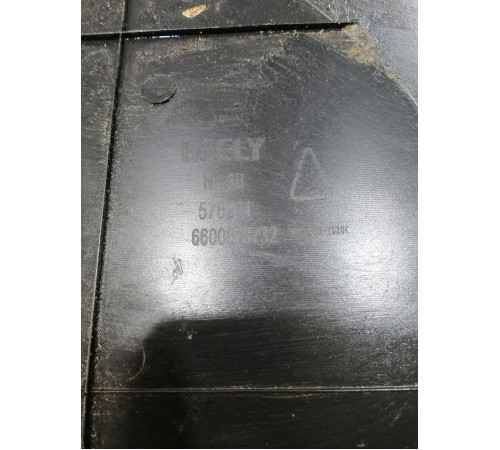 Накладка моторного отсека