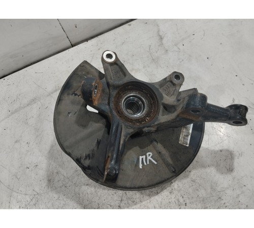 Кулак поворотный передний правый