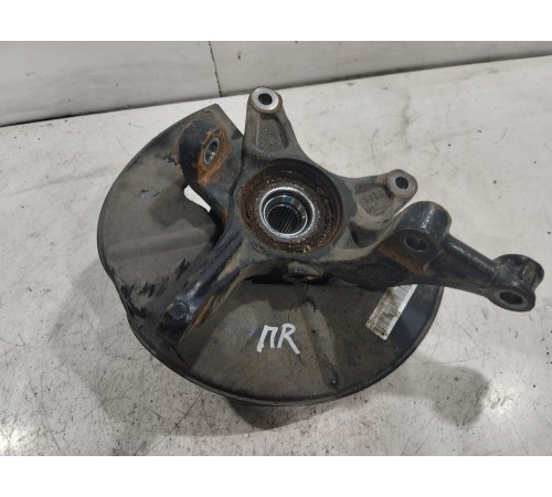 Кулак поворотный передний правый