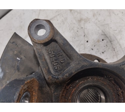 Кулак поворотный передний правый