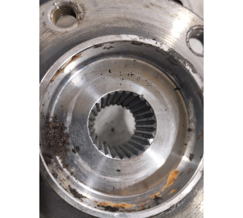 Кулак поворотный передний правый