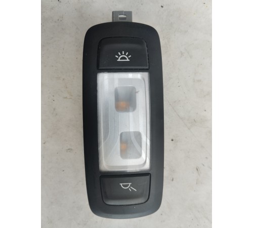 Плафон внутреннего освещения салона левый