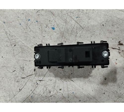 Кнопка центрального замка (передняя, левая)