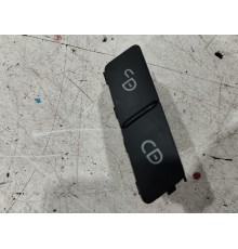 Кнопка центрального замка (передняя, левая)