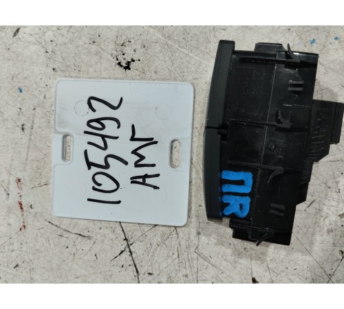 Кнопка центрального замка (передняя, левая)