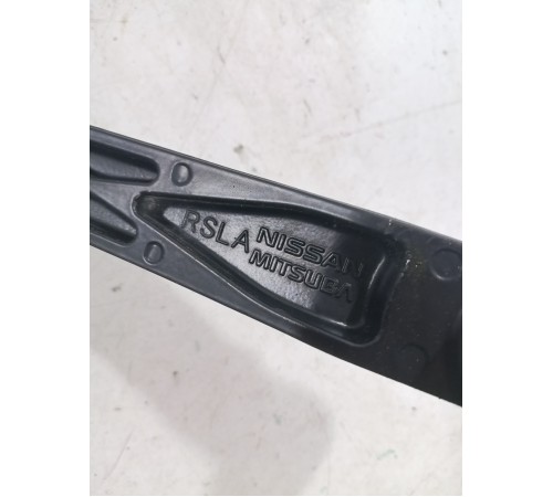 Поводок стеклоочистителя правый