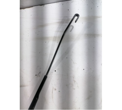 Поводок стеклоочистителя правый