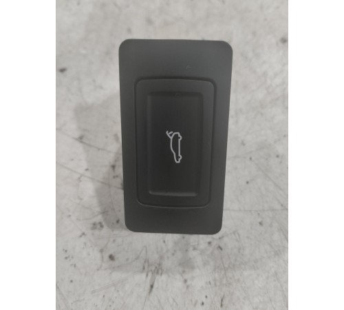 Кнопка закрывания крышки багажника