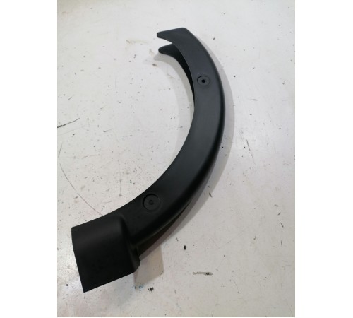 	Накладка петли багажника правая