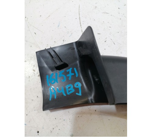 	Накладка петли багажника правая