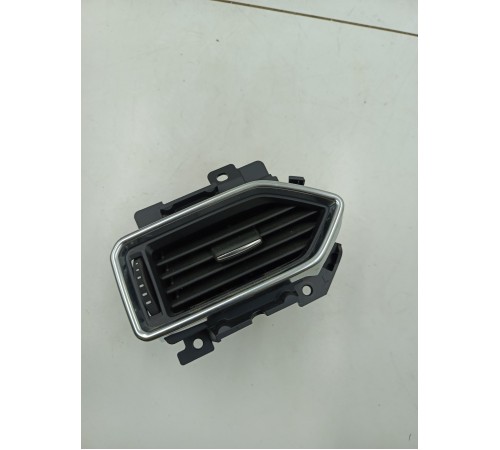 Дефлектор воздушный левый