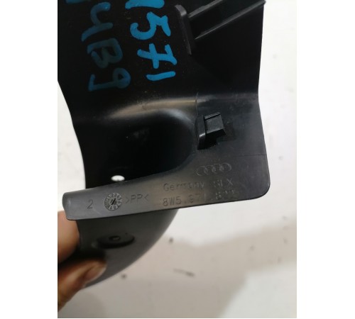 	Накладка петли багажника правая