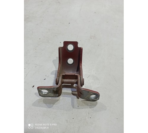 Петля двери(передняя левая верхняя)