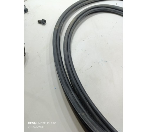 Уплотнитель проема багажника