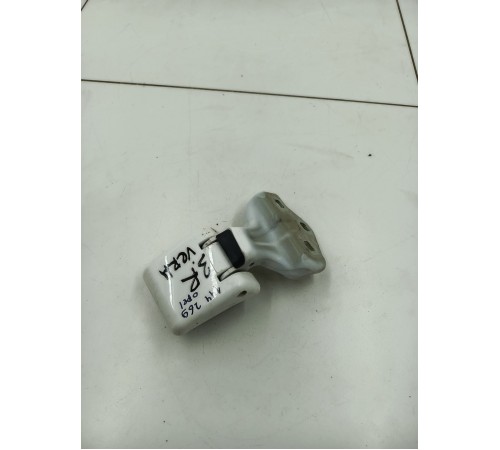 Петля двери задняя правая верхняя