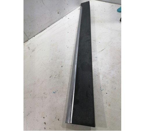 Молдинг двери передний правый