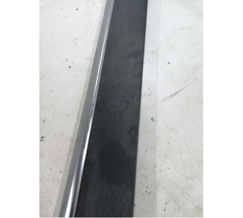 Молдинг двери передний правый