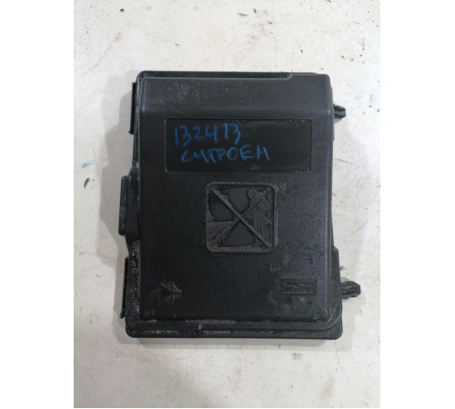 Крышка корпуса блока предохранителей