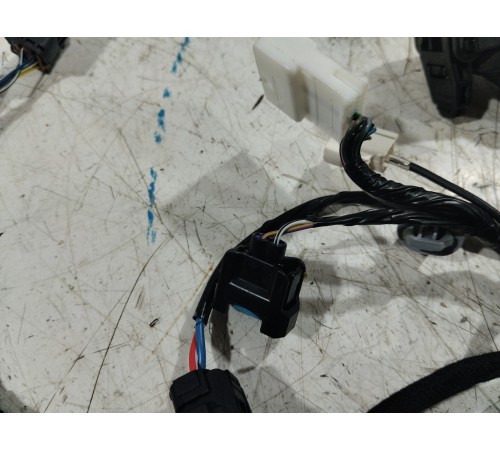 Электропроводка двери передняя левая