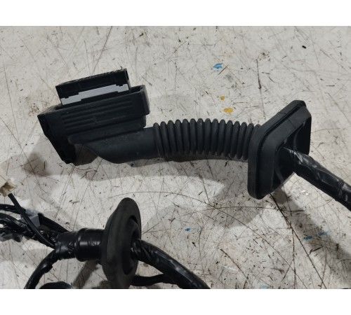 Электропроводка двери передняя левая