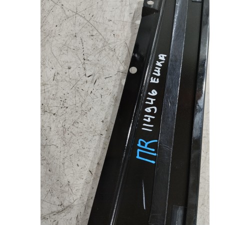 Накладка двери передняя правая