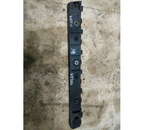 Кронштейн заднего бампера правый