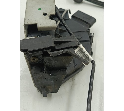 Замок двери передний левый