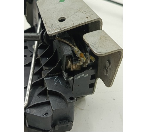 Замок двери передний левый