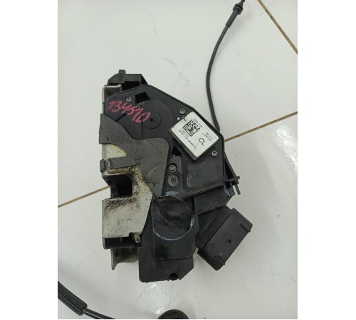 Замок двери передний левый