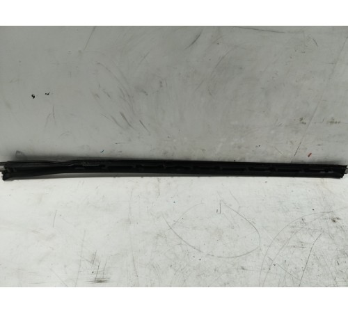 Молдинг лобового стекла левый