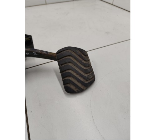 Педаль тормоза