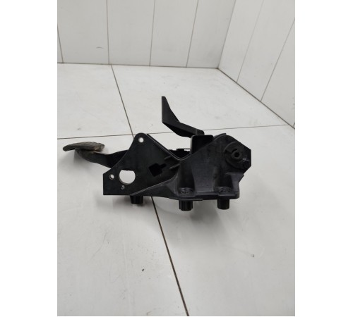 Педаль тормоза