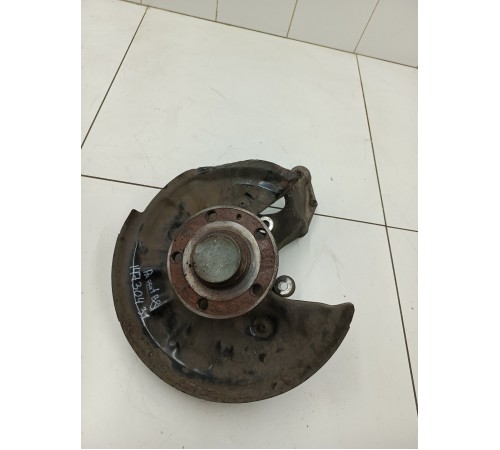 Кулак поворотный задний левый