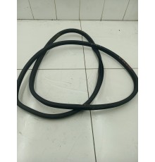 Уплотнитель двери передний правый 