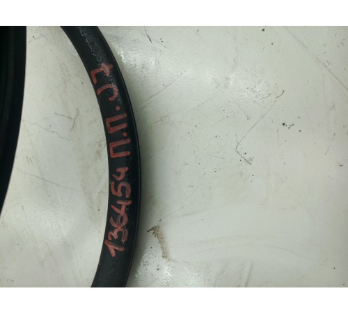 Уплотнитель двери передний правый 