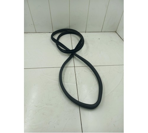 Уплотнитель двери передний правый 