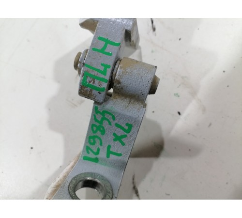 Петля двери передняя левая нижняя