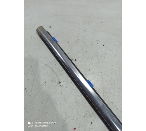 Уплотнитель передний правый Бархотка